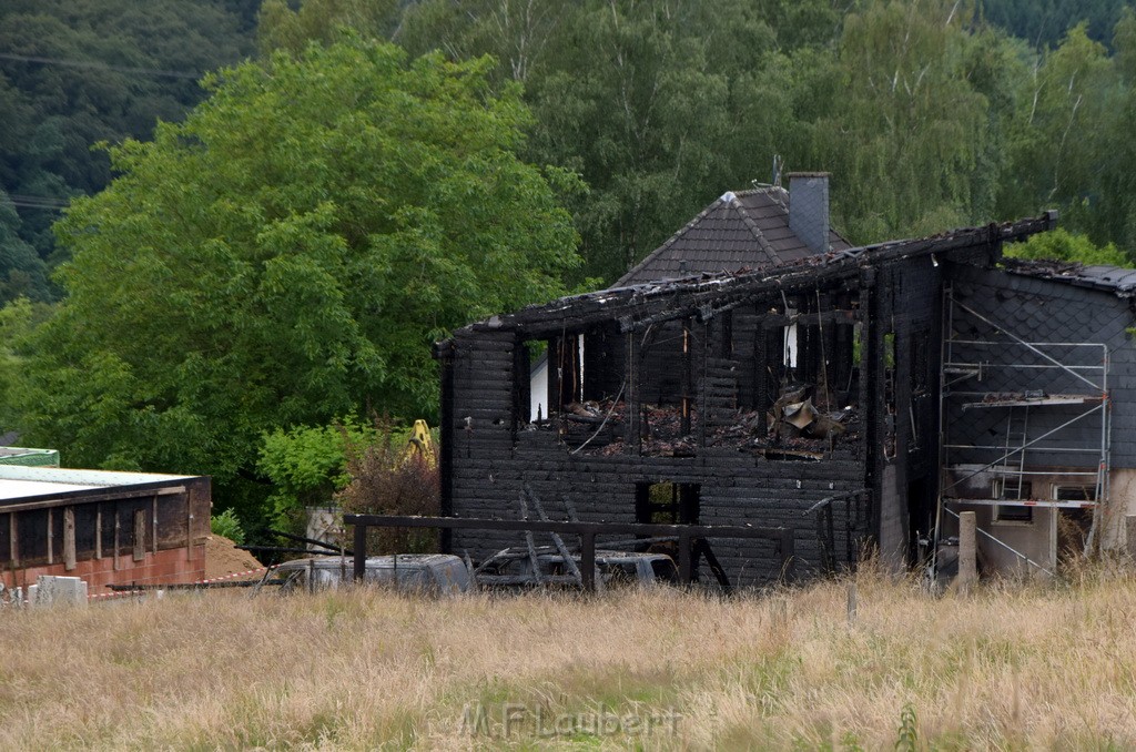 Schwerer Brand in Einfamilien Haus Roesrath Rambruecken P167.JPG - Miklos Laubert
